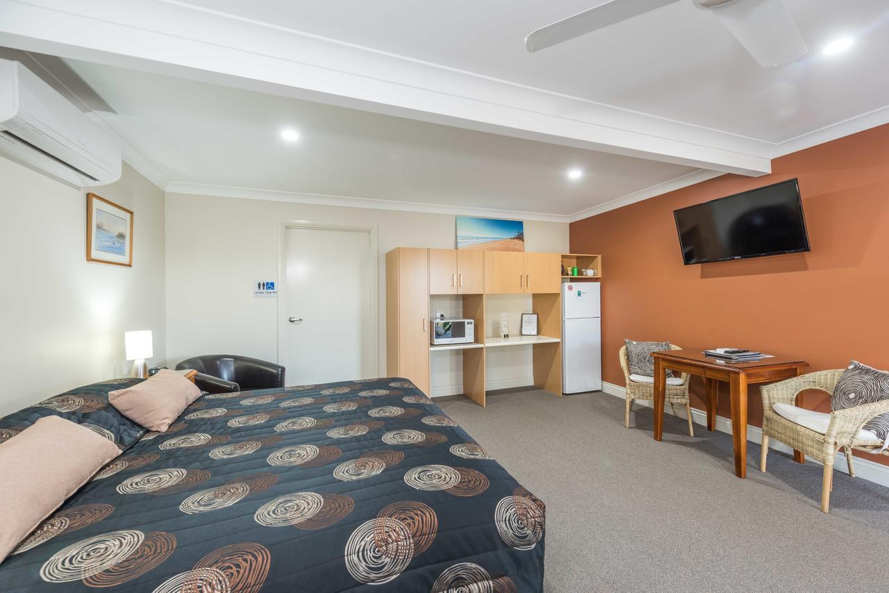 Moore Park Beach Inn Bundaberg Exterior foto