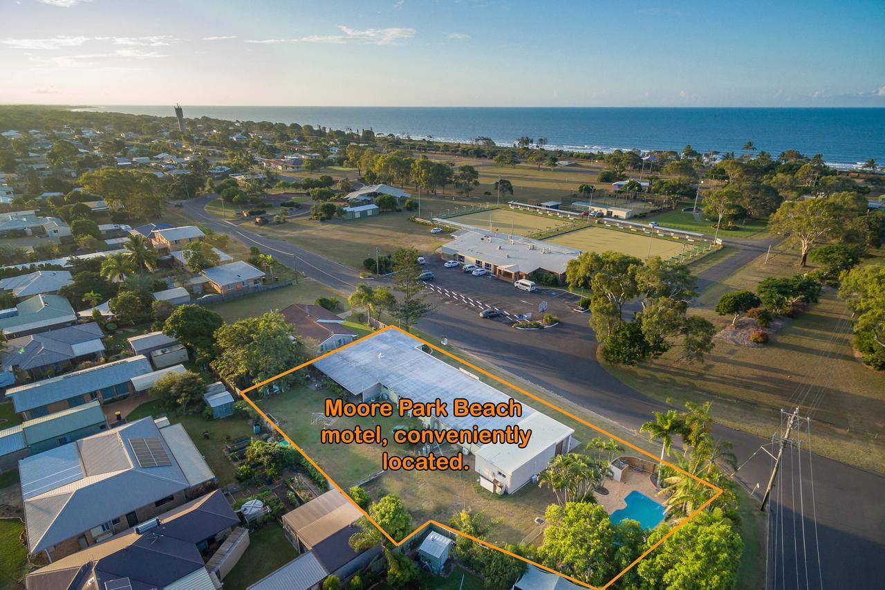 Moore Park Beach Inn Bundaberg Exterior foto