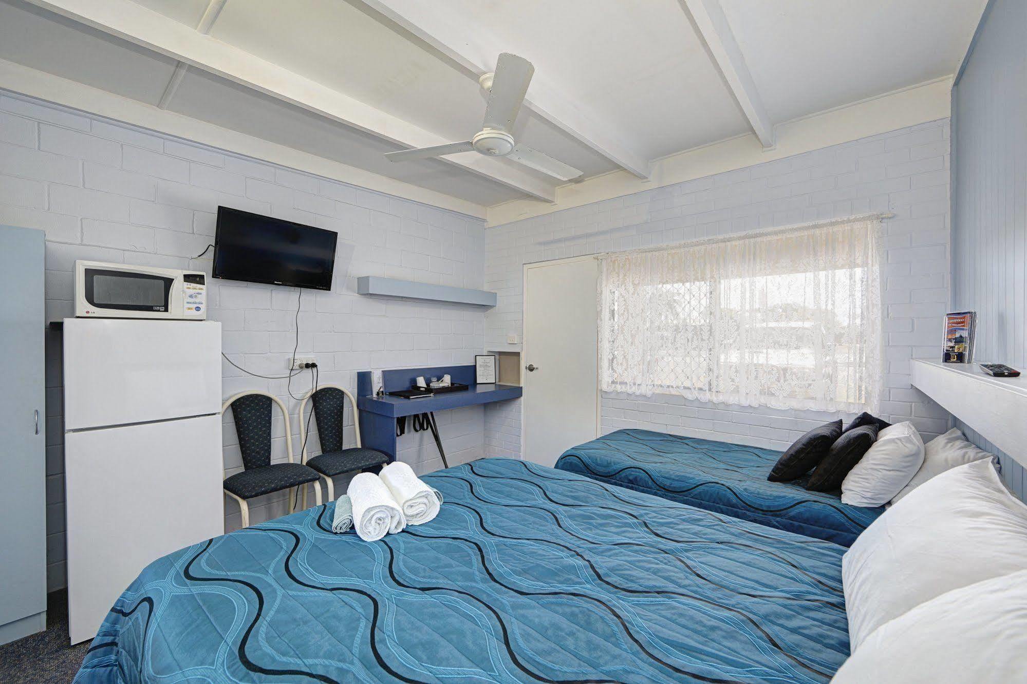 Moore Park Beach Inn Bundaberg Exterior foto