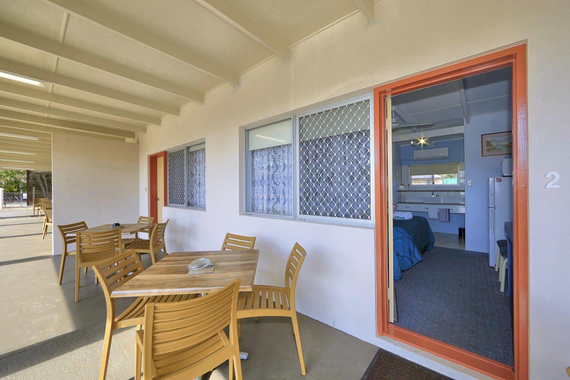 Moore Park Beach Inn Bundaberg Exterior foto