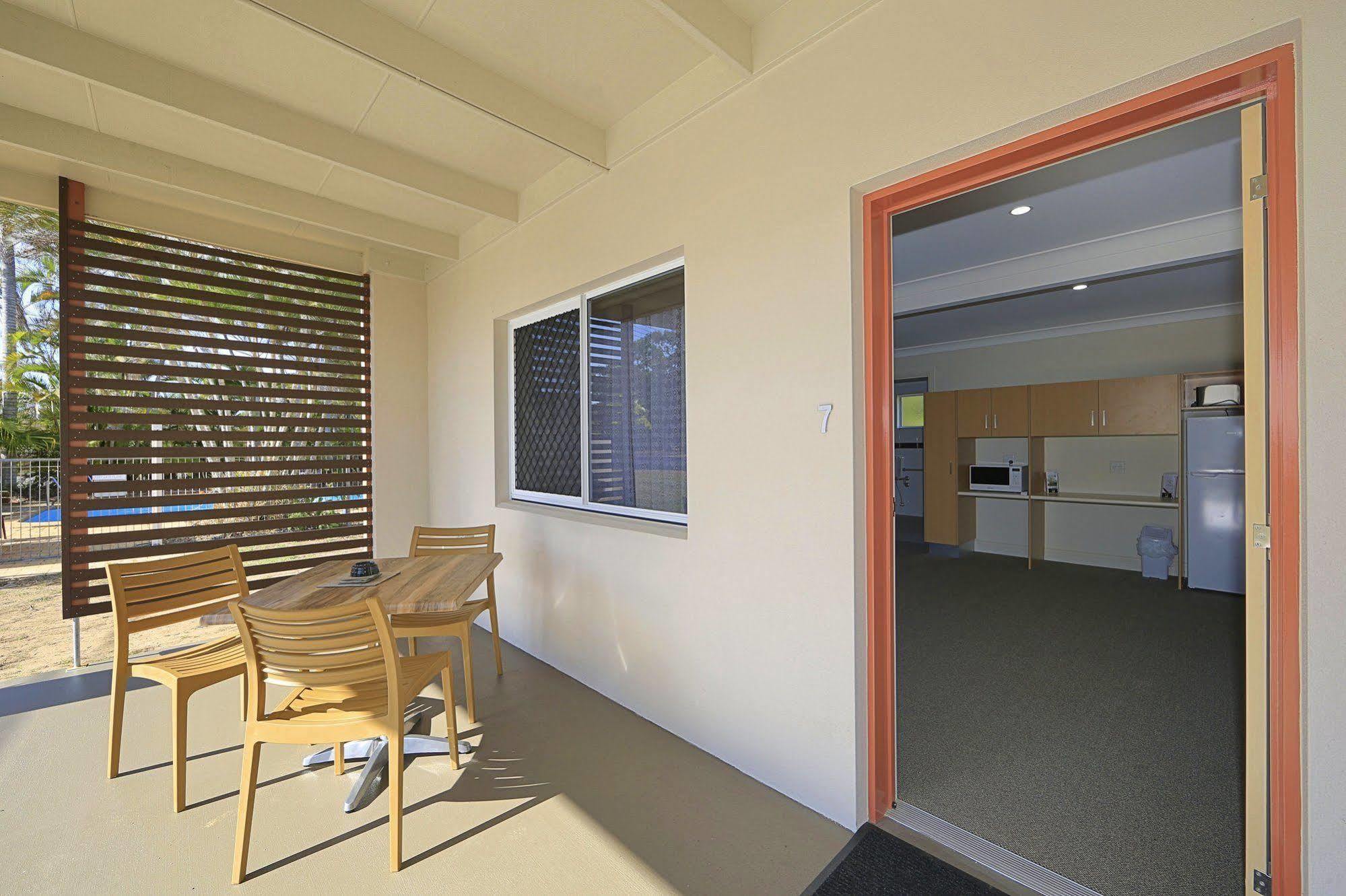 Moore Park Beach Inn Bundaberg Exterior foto